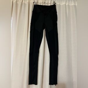 FREE PEOPLE MOVEMENT ankle zip leggings size XS